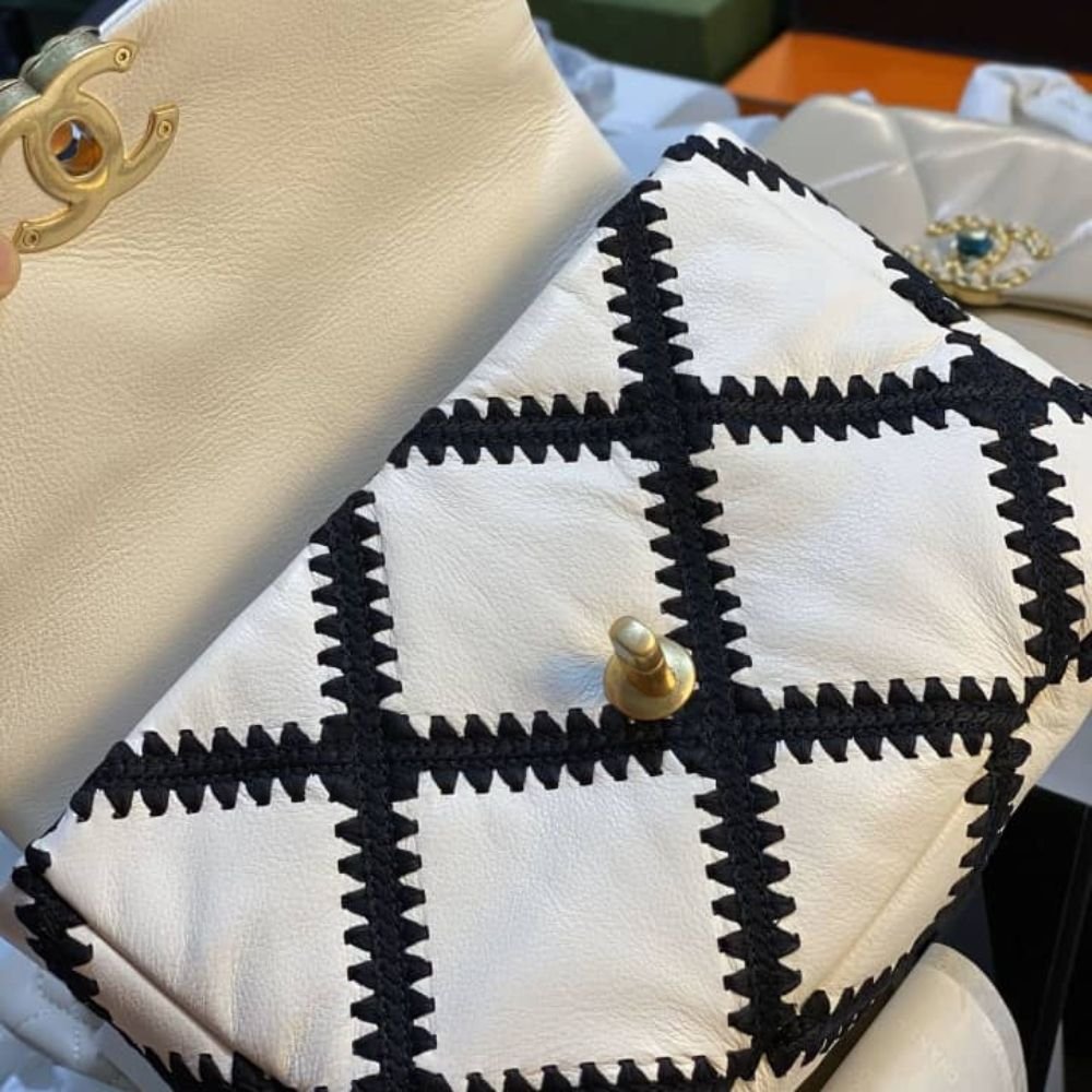 Chanel 19 Small Stitch Crossbody Bag White 25cm