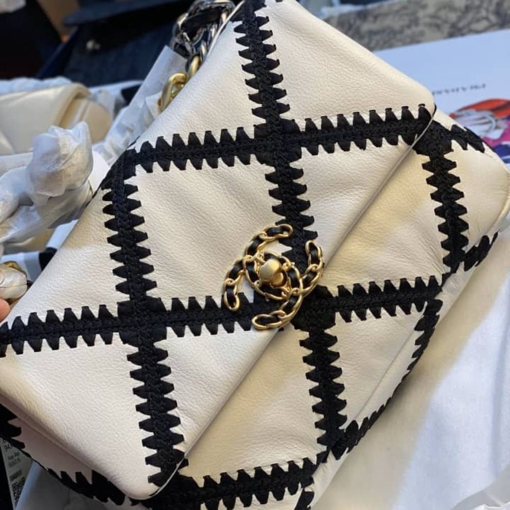 Chanel 19 Small Stitch Crossbody Bag White 25cm