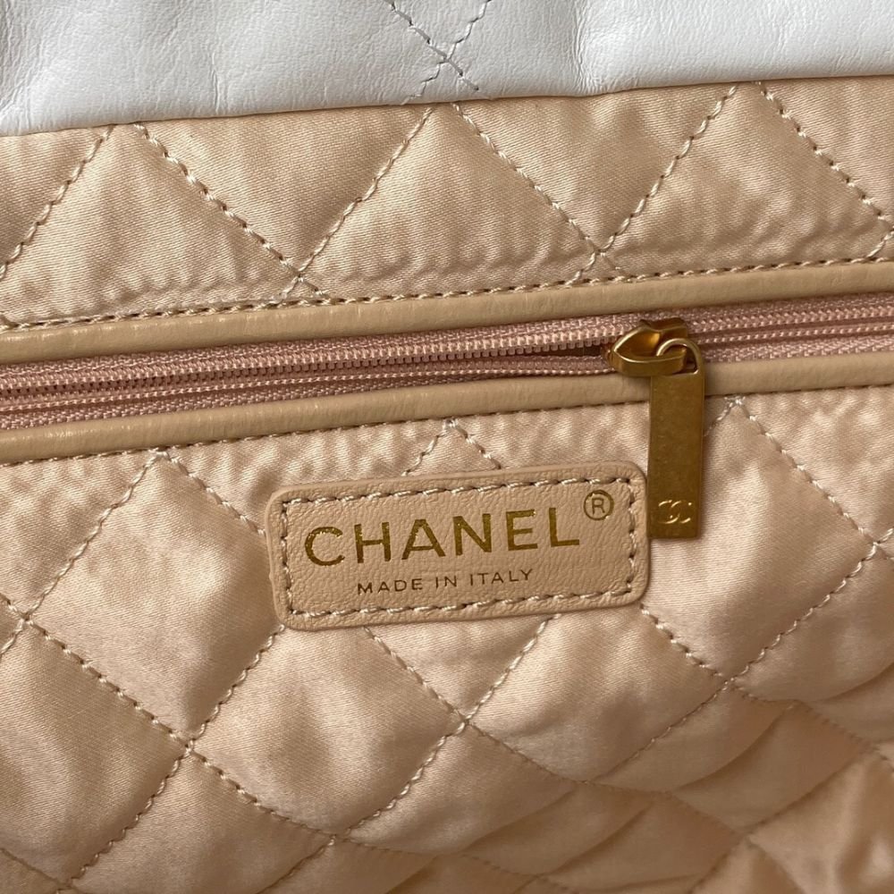 Chanel 22 Maxi Handbag White 42Cm AS3261