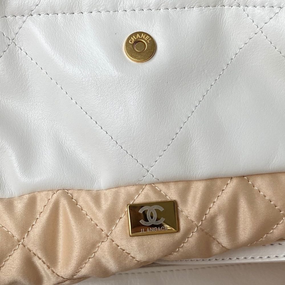Chanel 22 Maxi Handbag White 42Cm AS3261