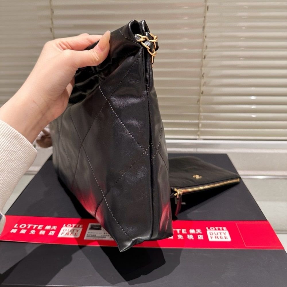 Chanel 22 Medium East West Bag Leather Black 39Cm