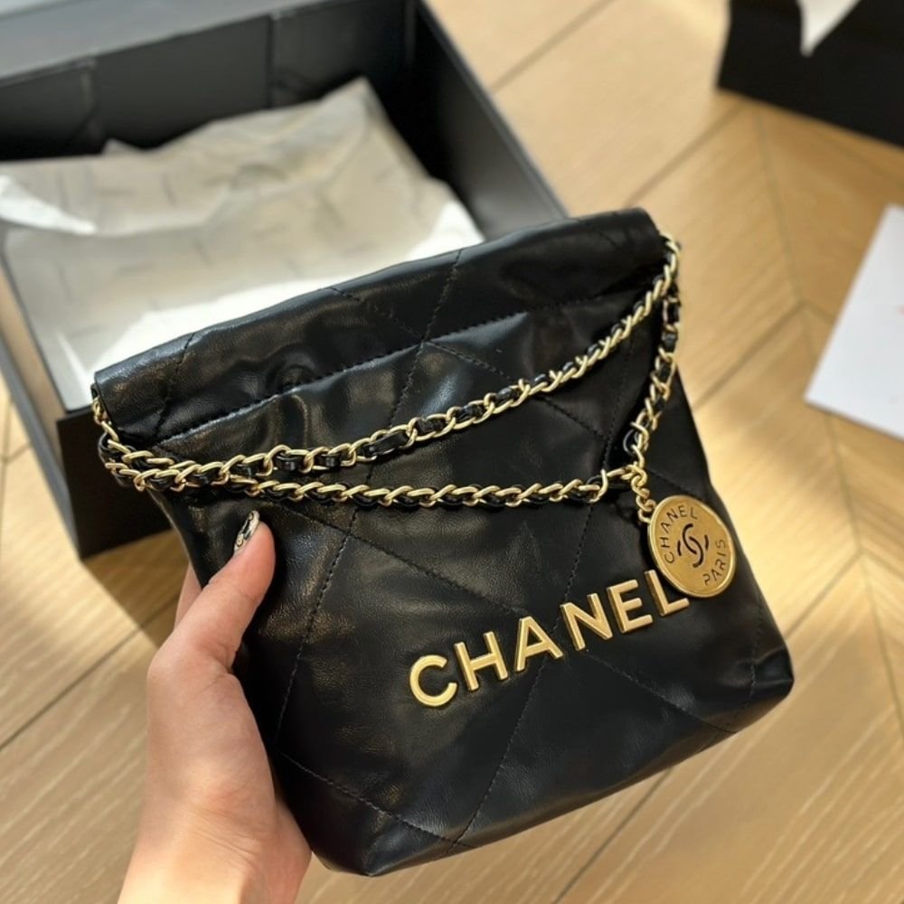 Chanel 22 Mini Bag Shiny Leather Black 22cm AS3980 B08037 94305