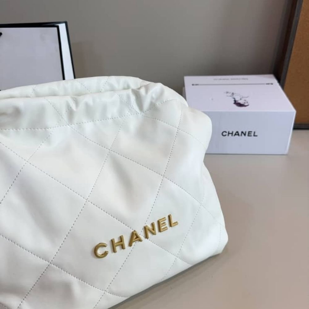Chanel 22 Small Handbag White 36Cm AS3260 B09859 10601