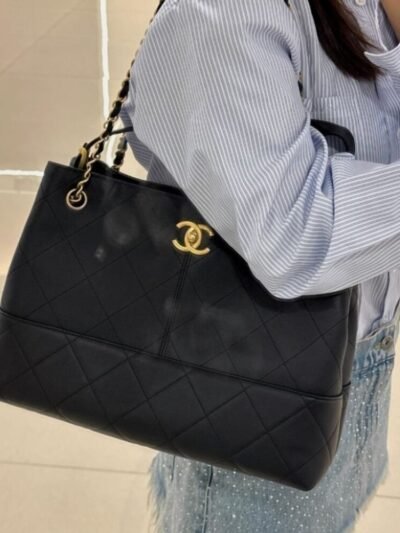Chanel 25A Hobo Bag Gold Tone Hardware Black 28Cm