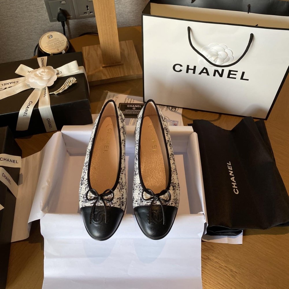 Chanel Ballet Flats Tweed White Black