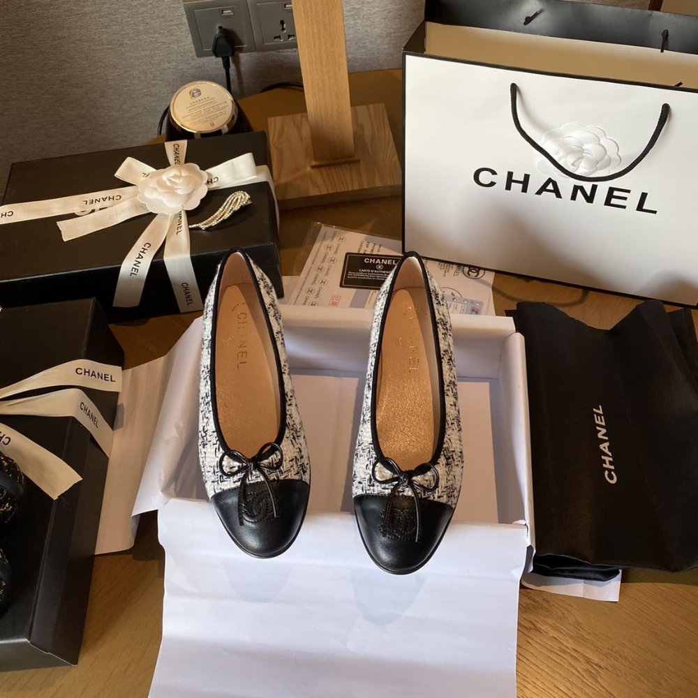 Chanel Ballet Flats Tweed White Black