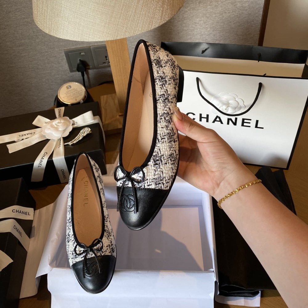 Chanel Ballet Flats Tweed White Black