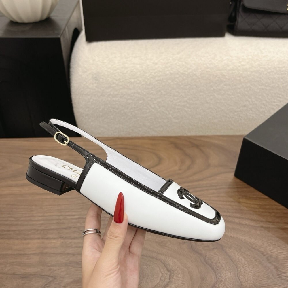Chanel Slingbacks Smooth And Shiny Leather White Black G47521 B25787 UD085