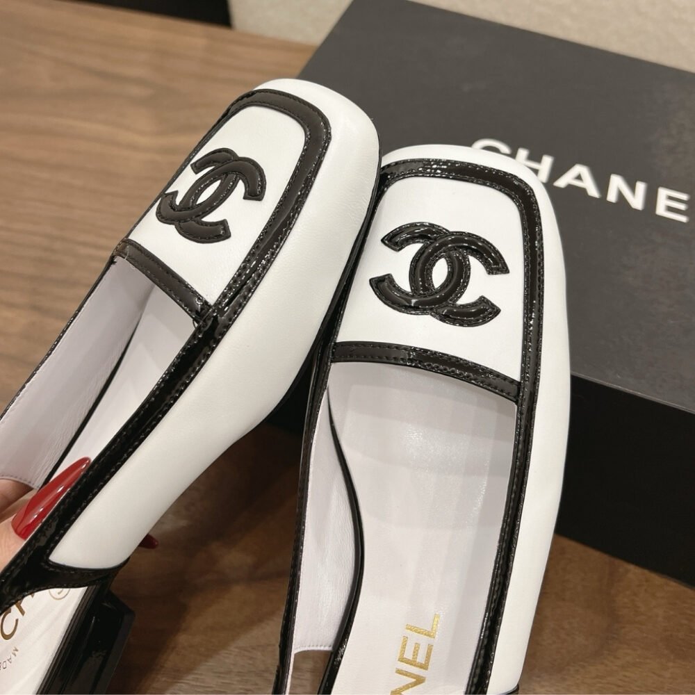 Chanel Slingbacks Smooth And Shiny Leather White Black G47521 B25787 UD085
