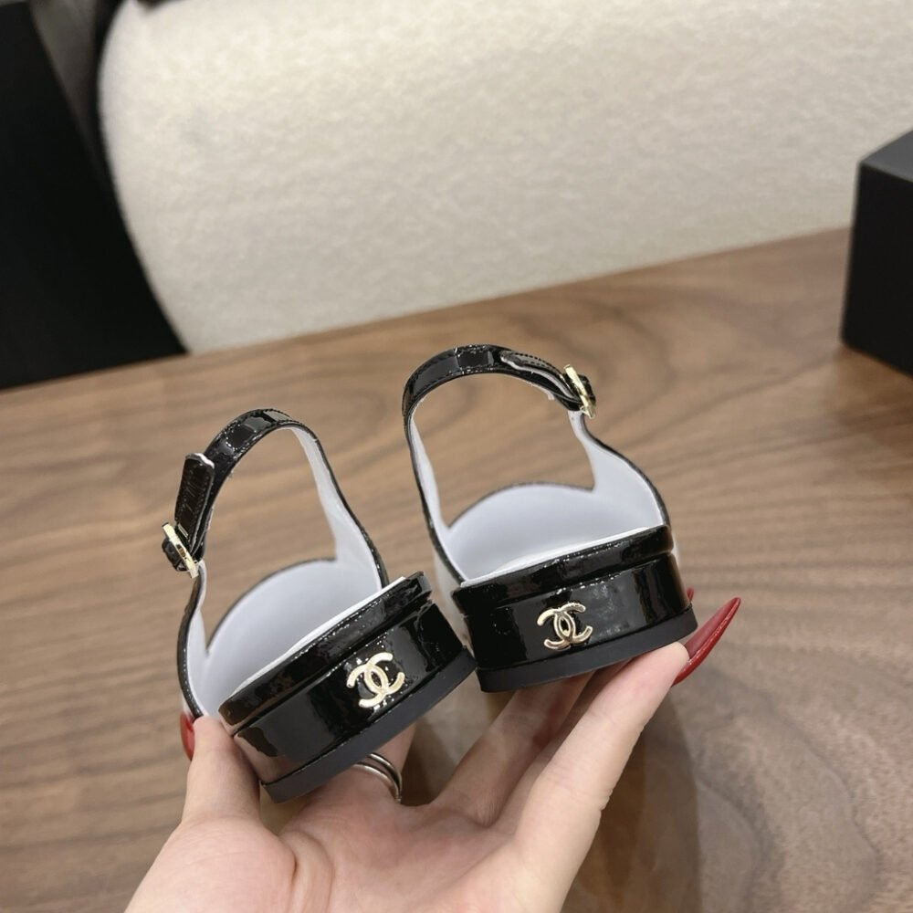 Chanel Slingbacks Smooth And Shiny Leather White Black G47521 B25787 UD085