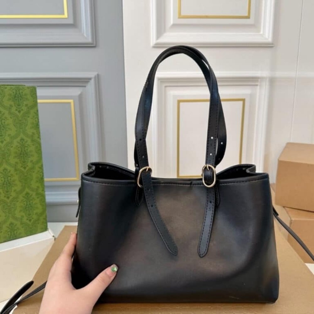 Gucci GG Emblem Medium Tote Bag Black 31Cm 815213 AAEC2 1000