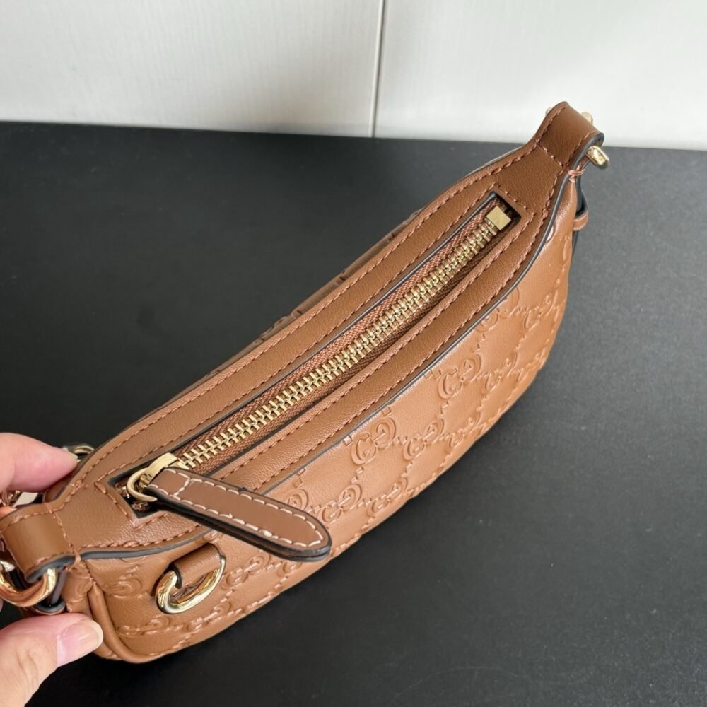 Gucci GG Emblem Mini Shoulder Bag In Brown 19Cm 847091 AAFDV 2718