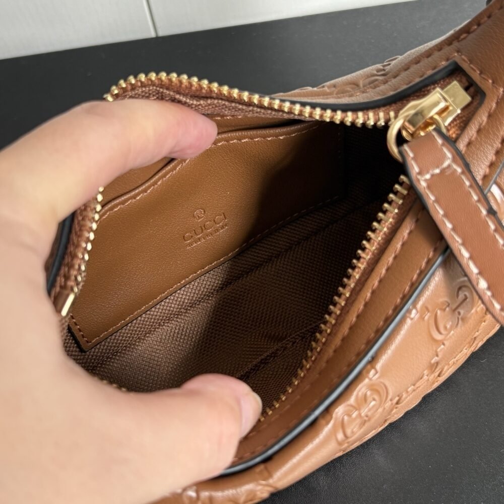 Gucci GG Emblem Mini Shoulder Bag In Brown 19Cm 847091 AAFDV 2718
