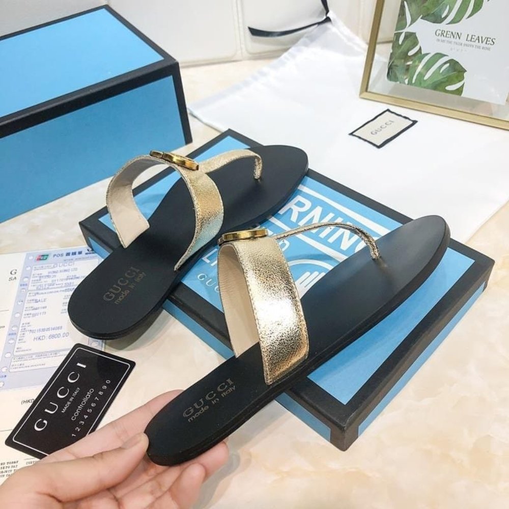 Gucci Thong Sandals With Double G Gold