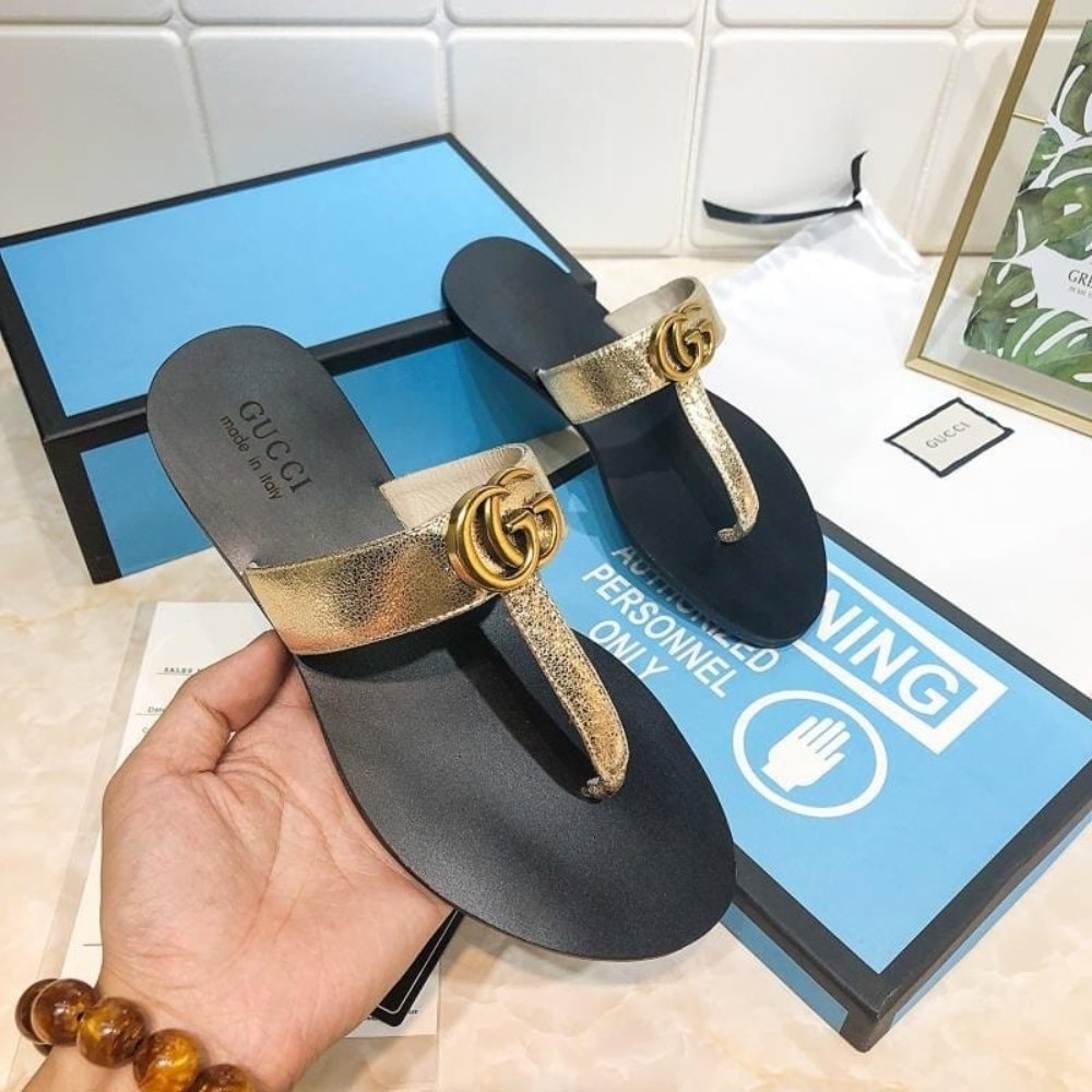 Gucci Thong Sandals With Double G Gold