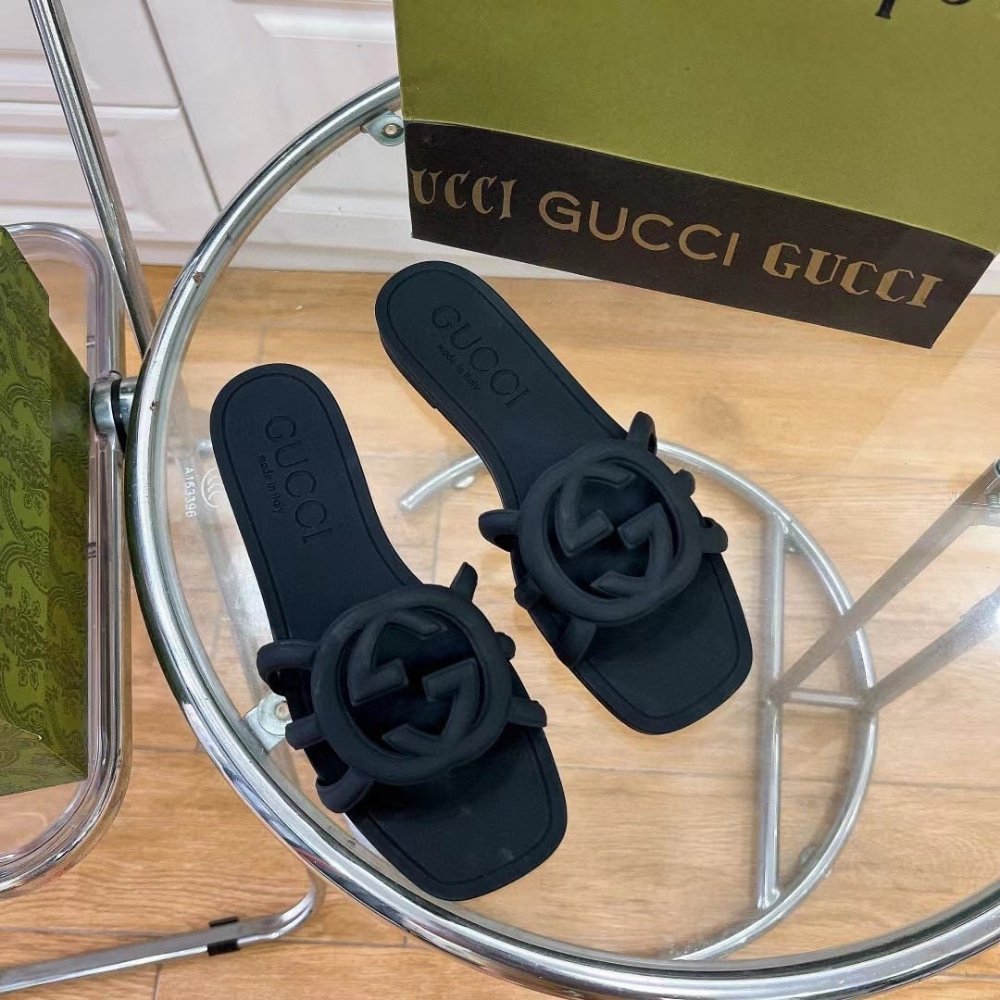 Gucci Women’s Interlocking G Slides Black 780307 J8700 1000