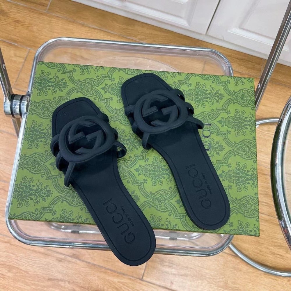 Gucci Women’s Interlocking G Slides Black 780307 J8700 1000