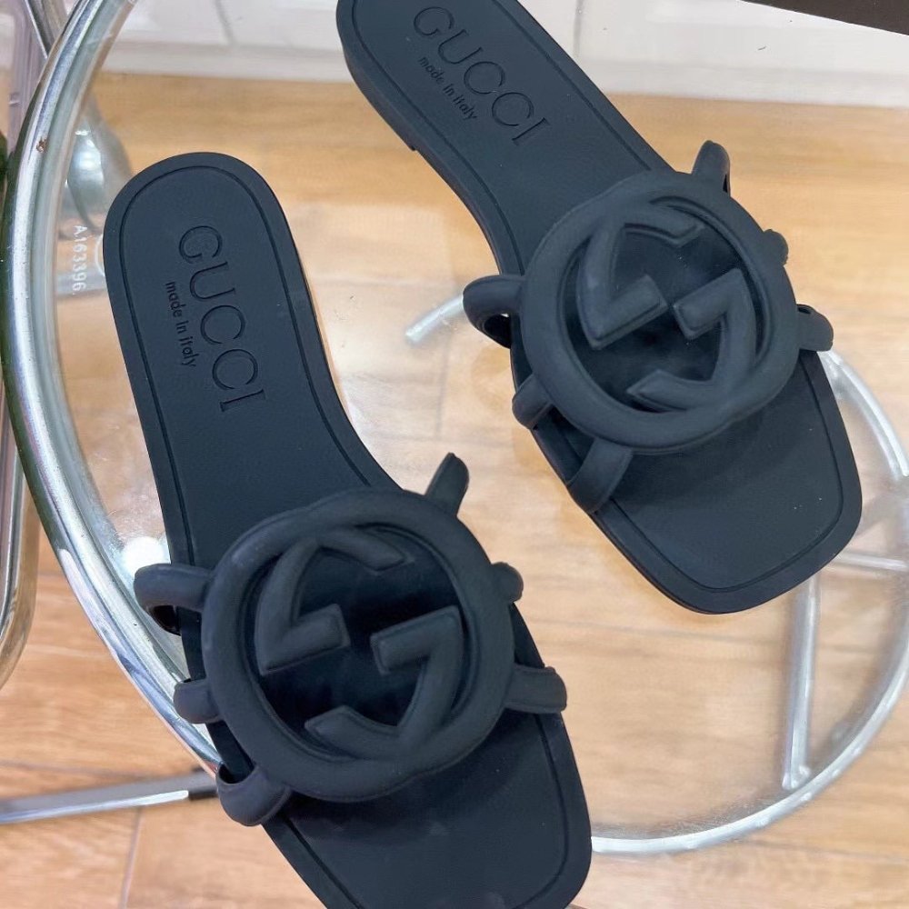 Gucci Women’s Interlocking G Slides Black 780307 J8700 1000
