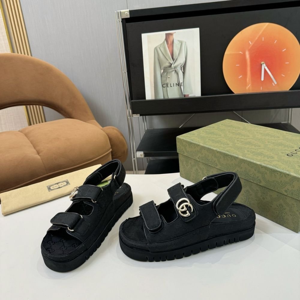 Gucci Women's Sandal With Double G Black