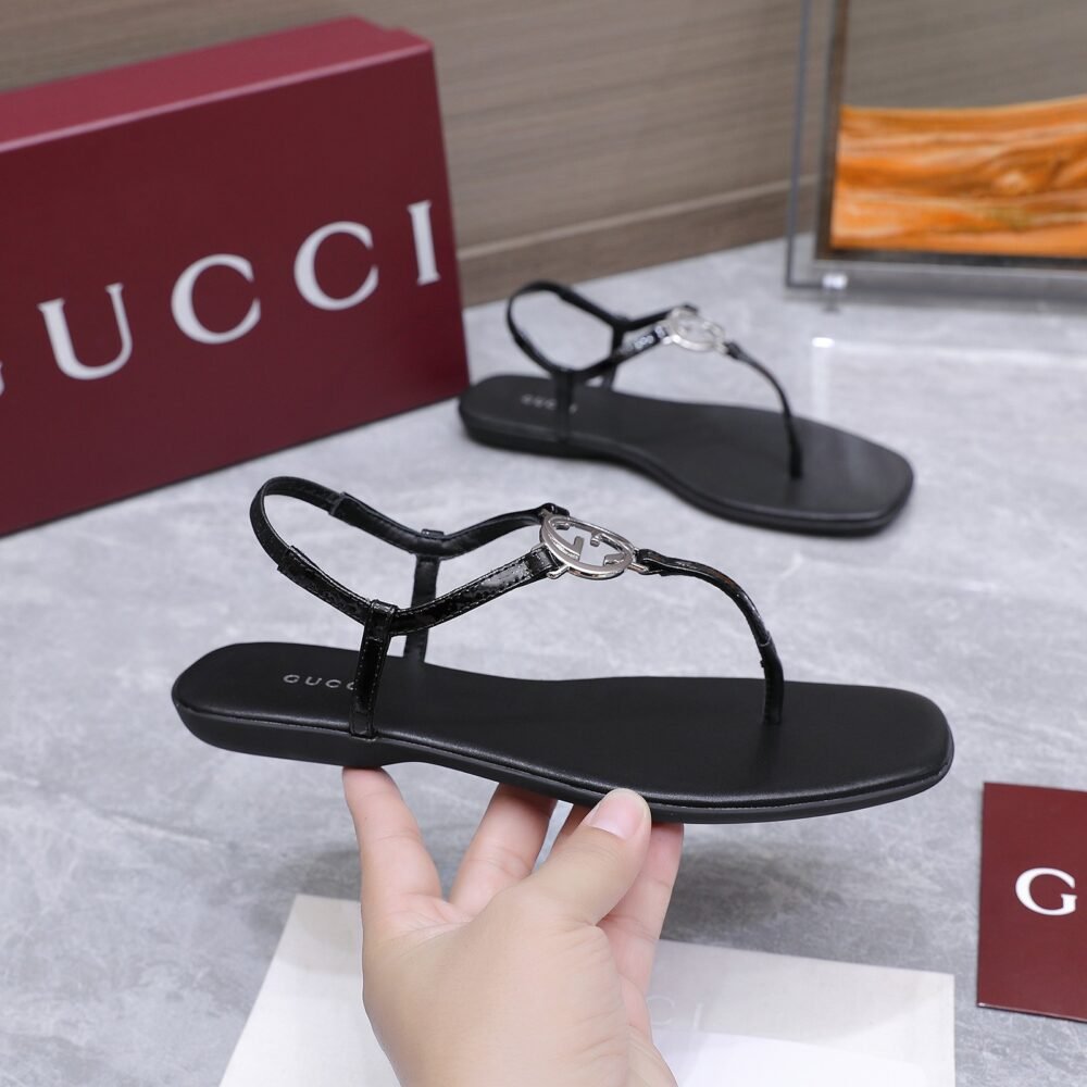 Gucci Women's Thong Sandal With Interlocking G Black 874699 BKO40 1000