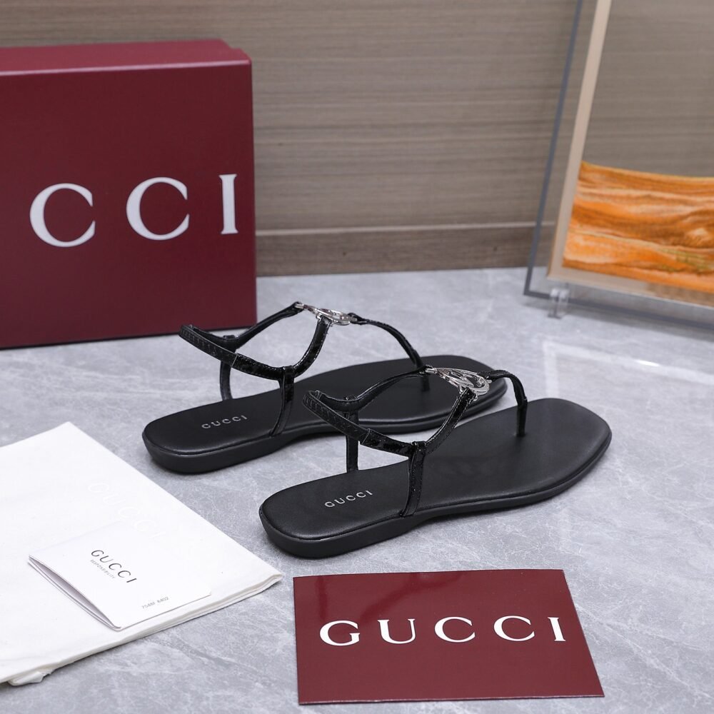 Gucci Women's Thong Sandal With Interlocking G Black 874699 BKO40 1000