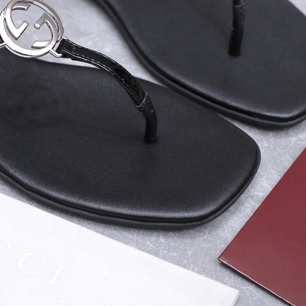 Gucci Women's Thong Sandal With Interlocking G Black 874699 BKO40 1000