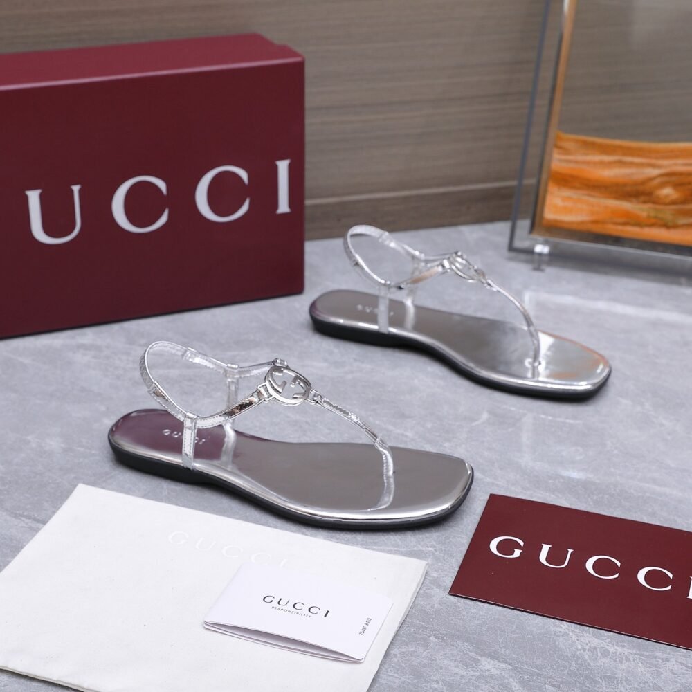 Gucci Women's Thong Sandal With Interlocking G Metallic Silver 874699 AAGNM 8106