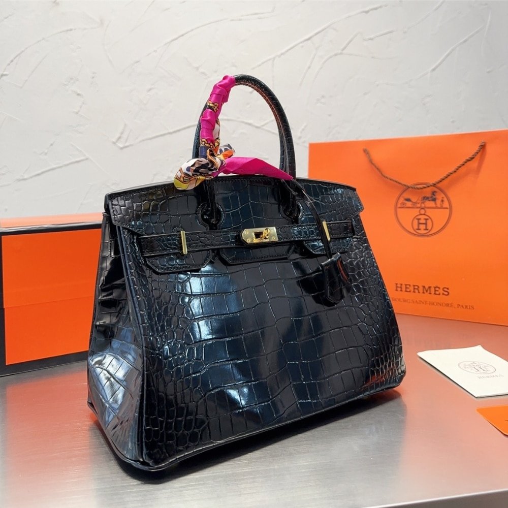 Hermes Birkin 30 Crocodile Gold Tone Hardware Black 30Cm