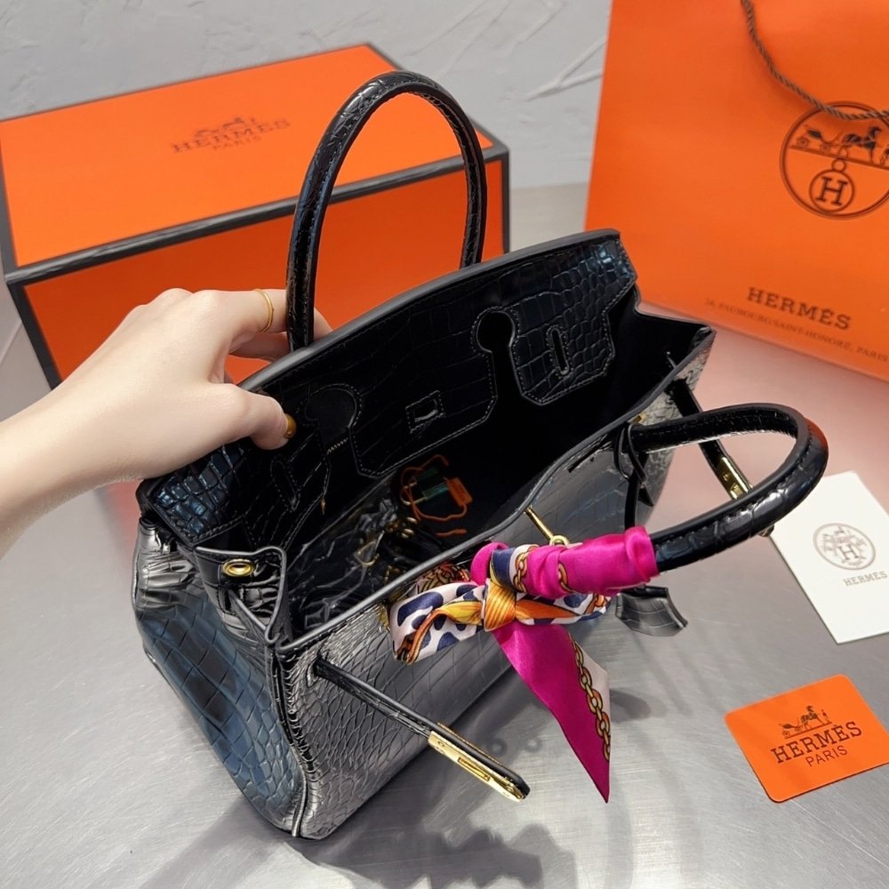 Hermes Birkin 30 Crocodile Gold Tone Hardware Black 30Cm