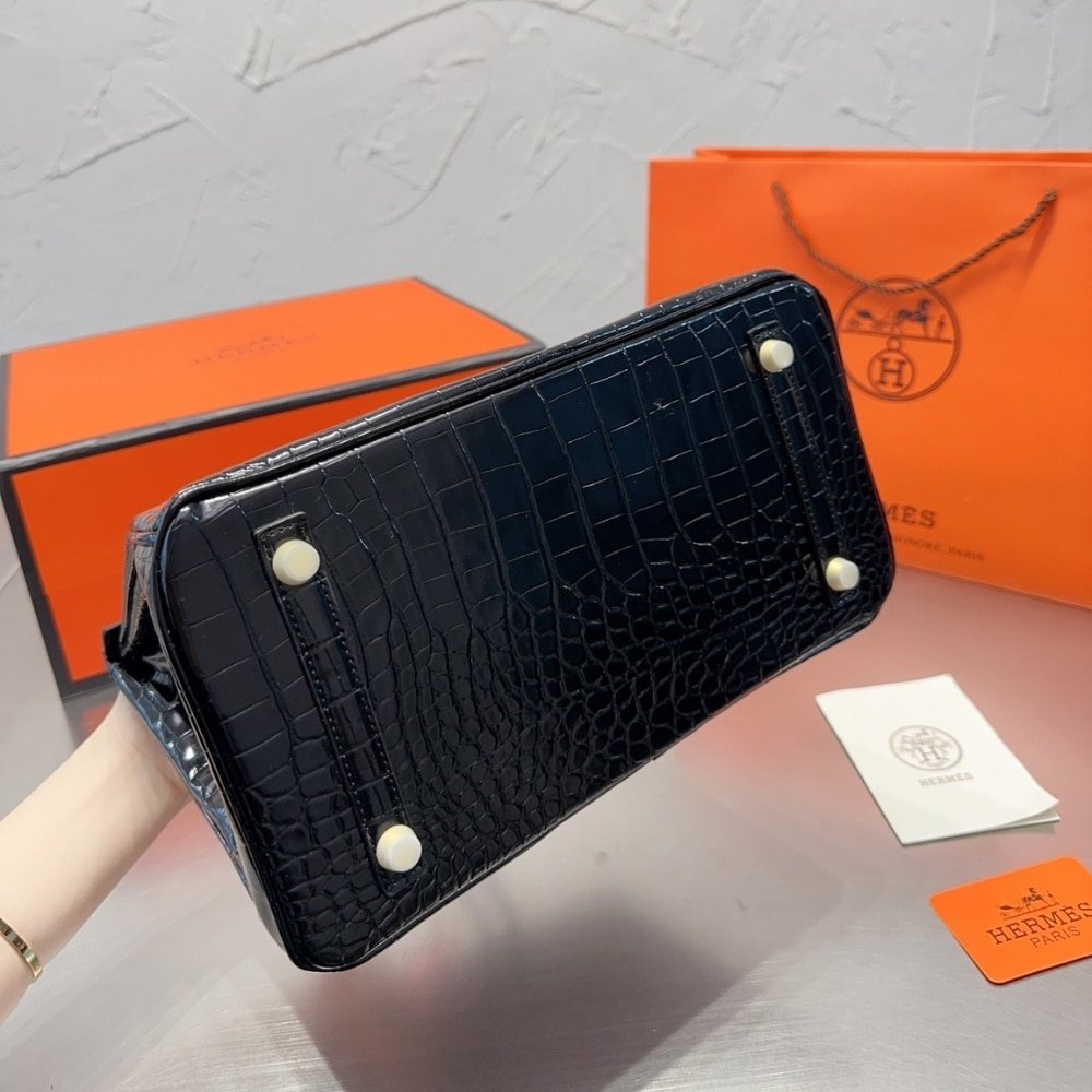 Hermes Birkin 30 Crocodile Gold Tone Hardware Black 30Cm