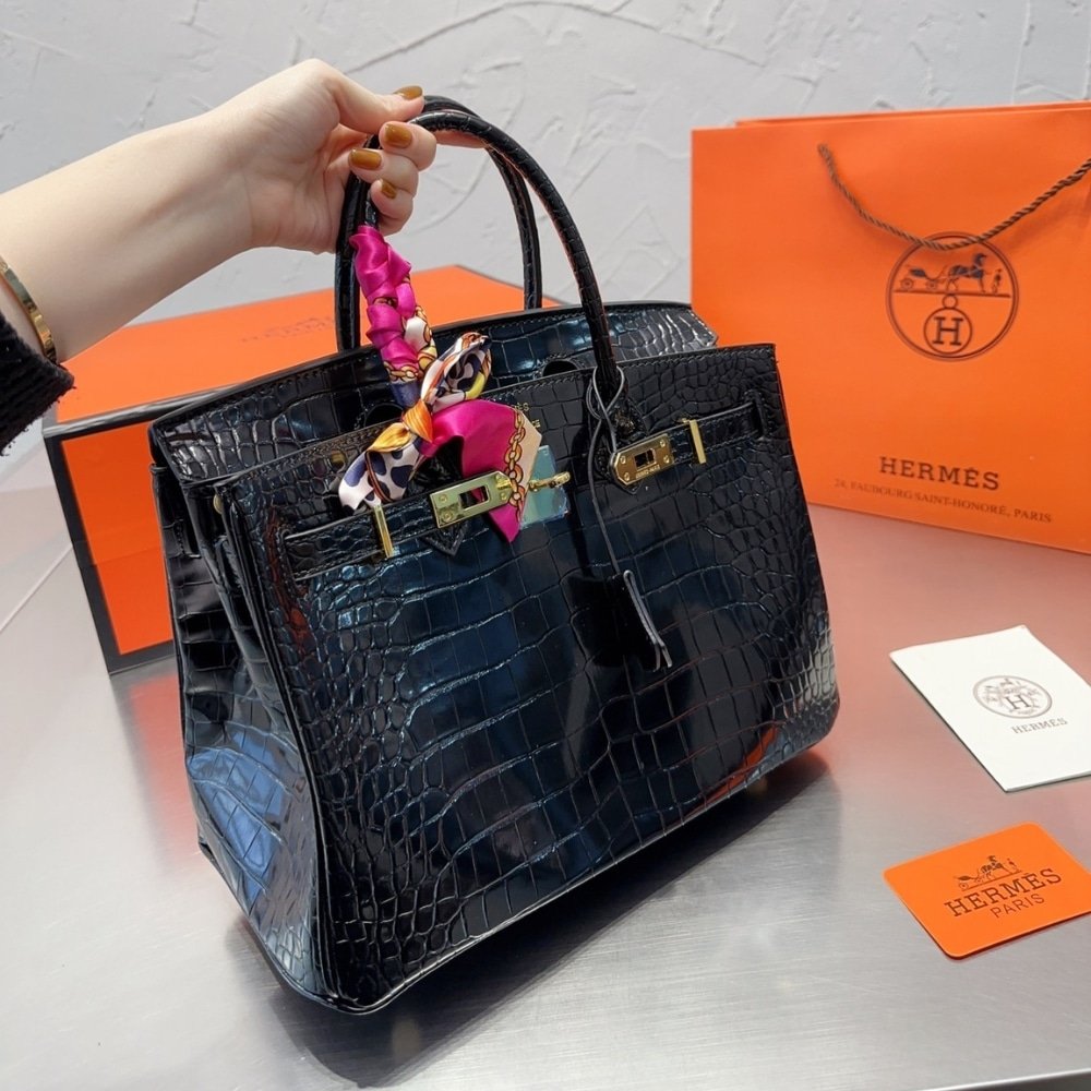 Hermes Birkin 30 Crocodile Gold Tone Hardware Black 30Cm