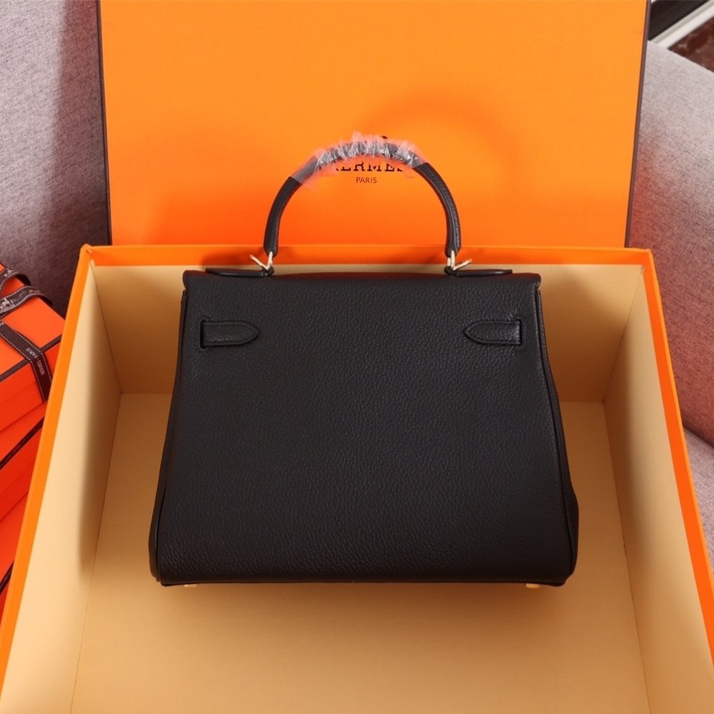 Hermes Kelly 25 Epsom Handbag Black And Gold Hardware 25cm
