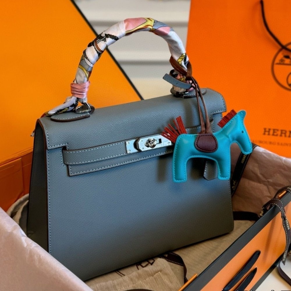 Hermes Kelly 28 Epsom Bleu Celeste 28Cm
