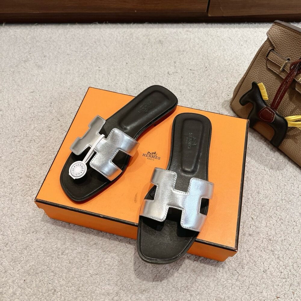 Hermes Oran Sandals Gris Argenté Silver