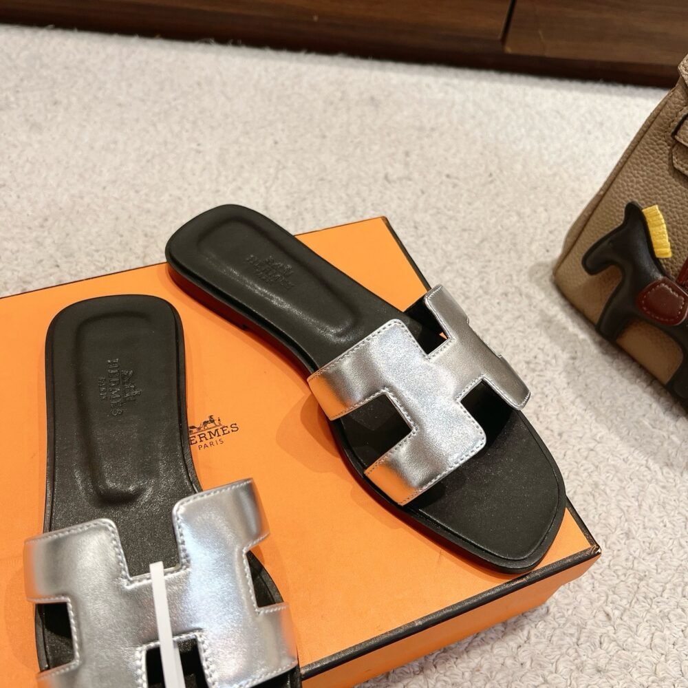 Hermes Oran Sandals Gris Argenté Silver