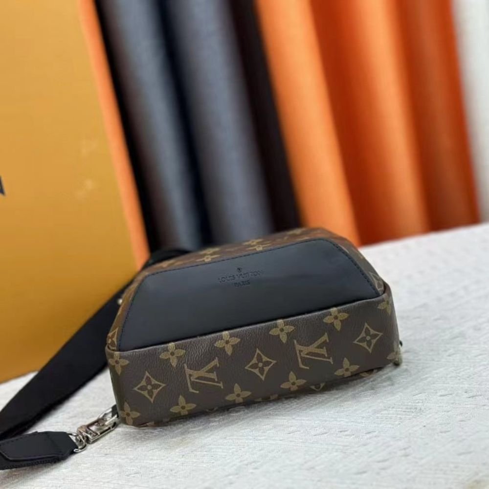 Louis Vuitton Avenue Slingbag Monogram Brown 31Cm M45897