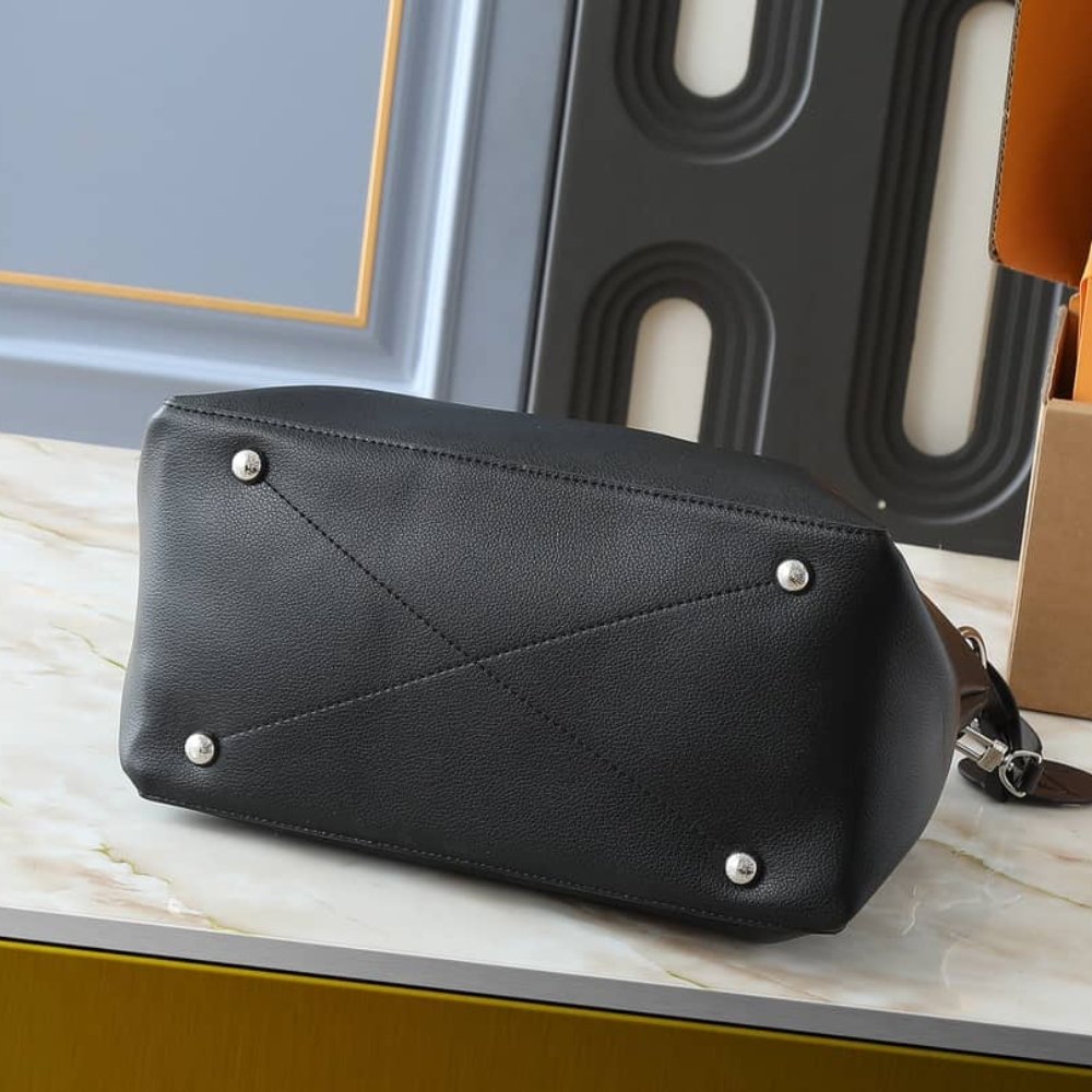 Louis Vuitton Beaubourg Hobo MM Black 32Cm M56073