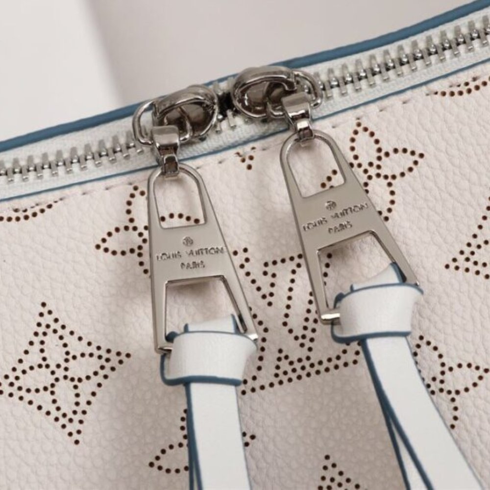 Louis Vuitton Beaubourg Hobo MM White 32Cm M56201