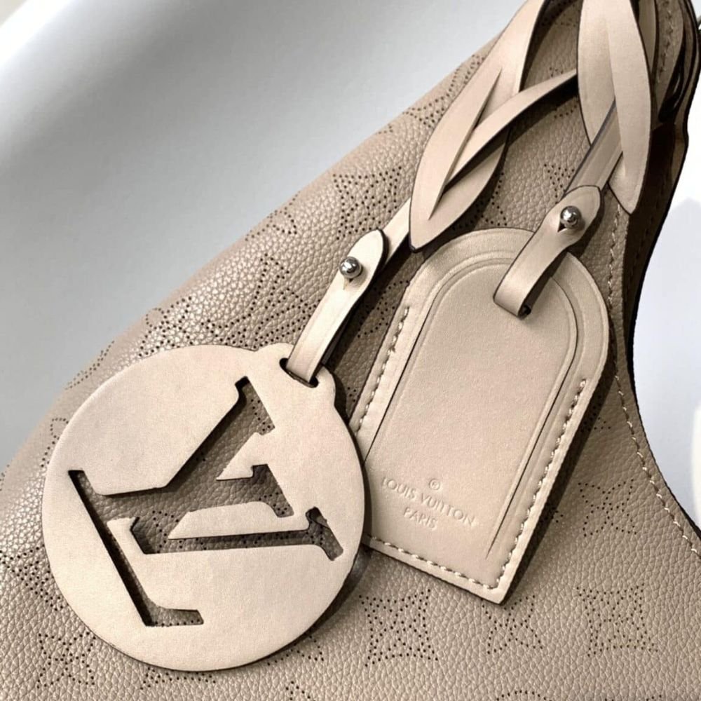Louis Vuitton Carmel Mahina Gray 40Cm M56084