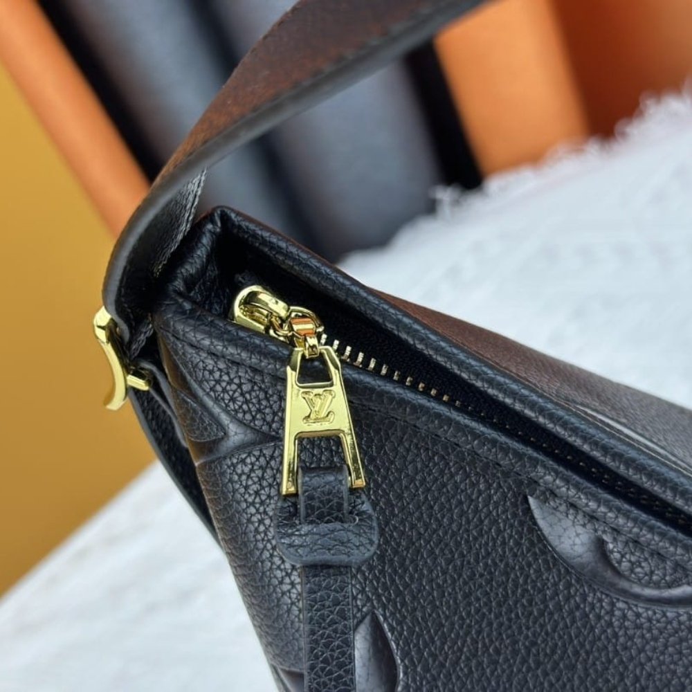 Louis Vuitton CarryAll MM Black 39Cm M46289