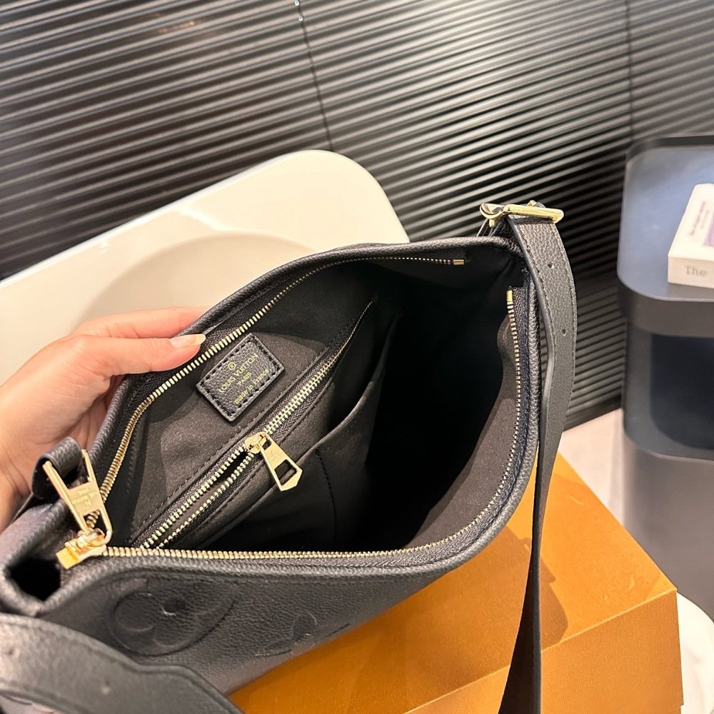 Louis Vuitton CarryAll PM Black 29Cm M46288