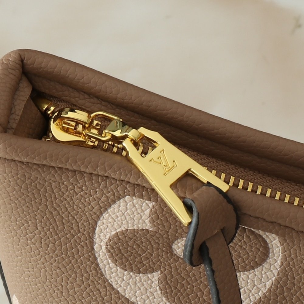 Louis Vuitton CarryAll PM Crème Beige 29Cm M47180