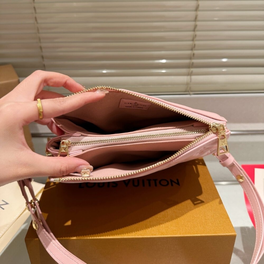 Louis Vuitton Coussin BB Pink 21cm