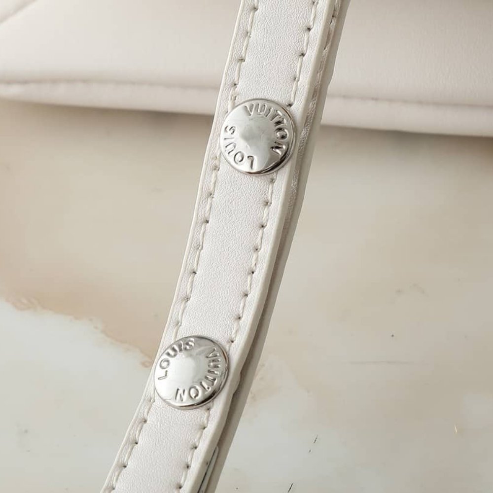 Louis Vuitton Coussin BB White 21Cm M11957