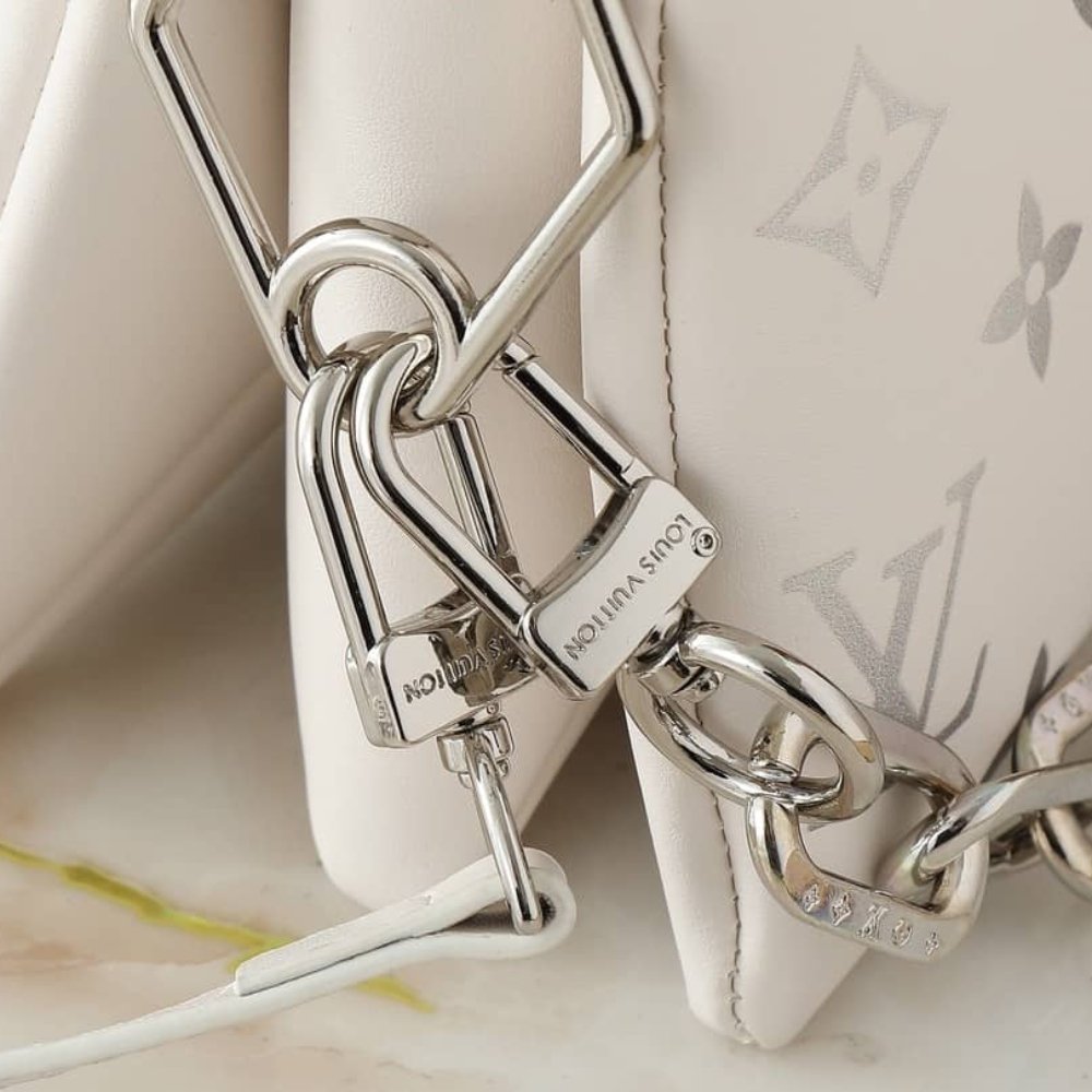 Louis Vuitton Coussin BB White 21Cm M11957
