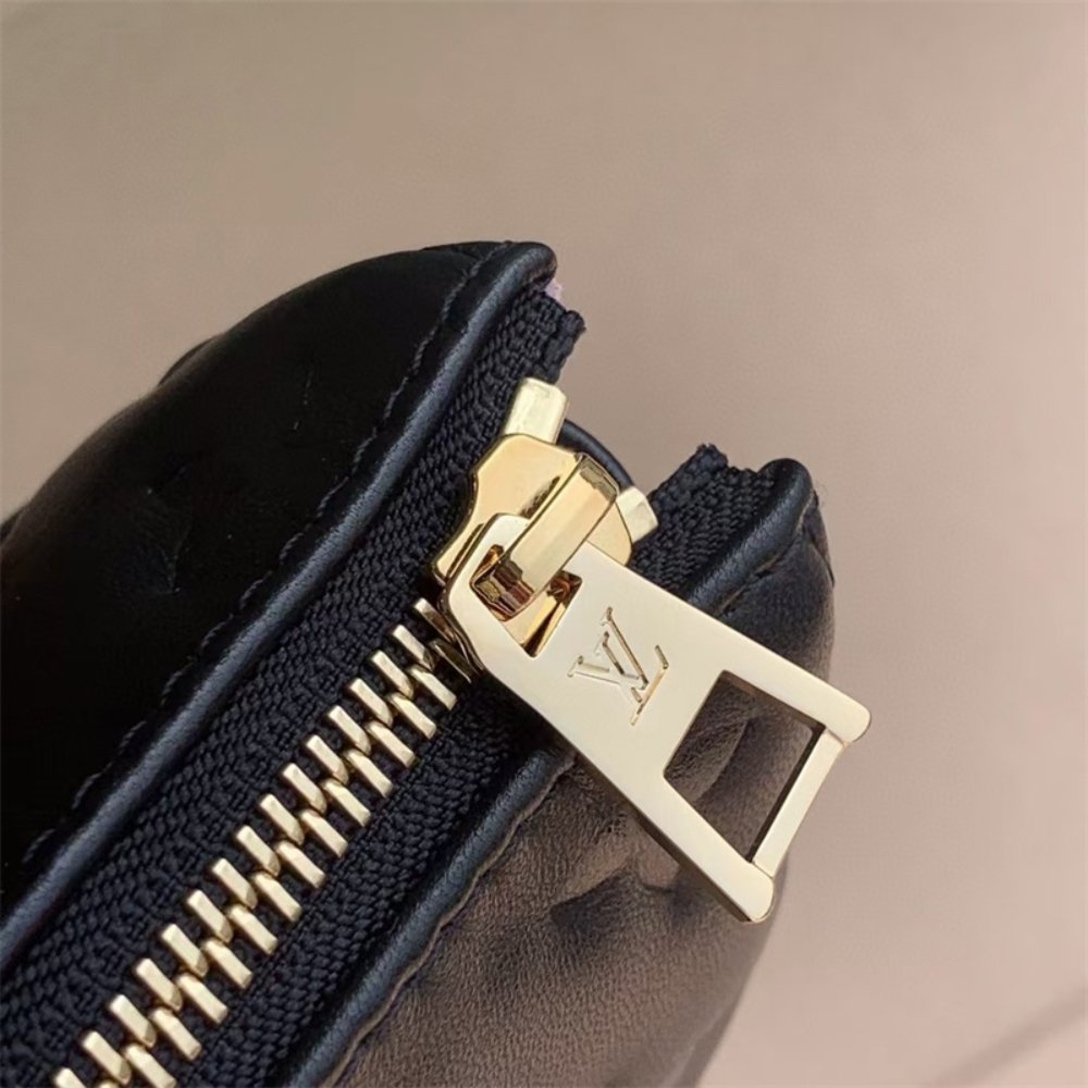 Louis Vuitton Coussin PM Black 26Cm M57790