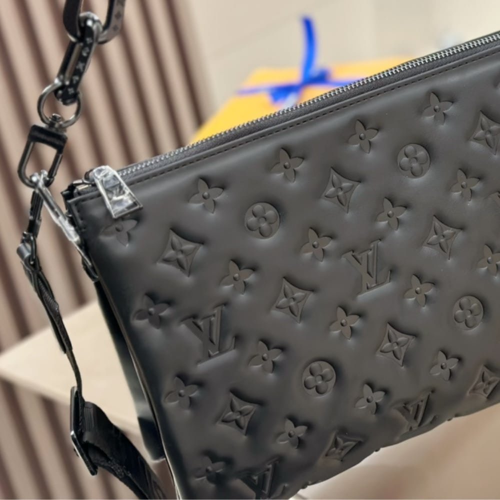 Louis Vuitton Coussin PM Black 27Cm M11370