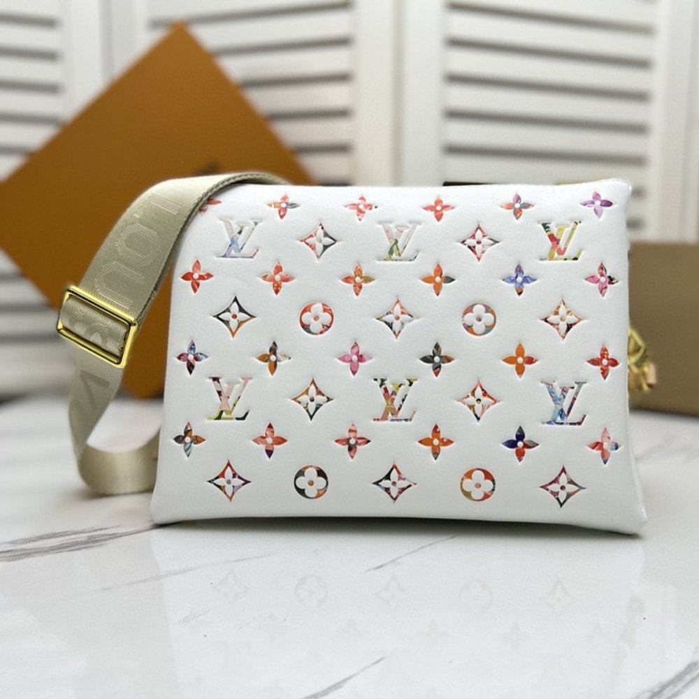 Louis Vuitton Coussin PM White 26Cm M21209