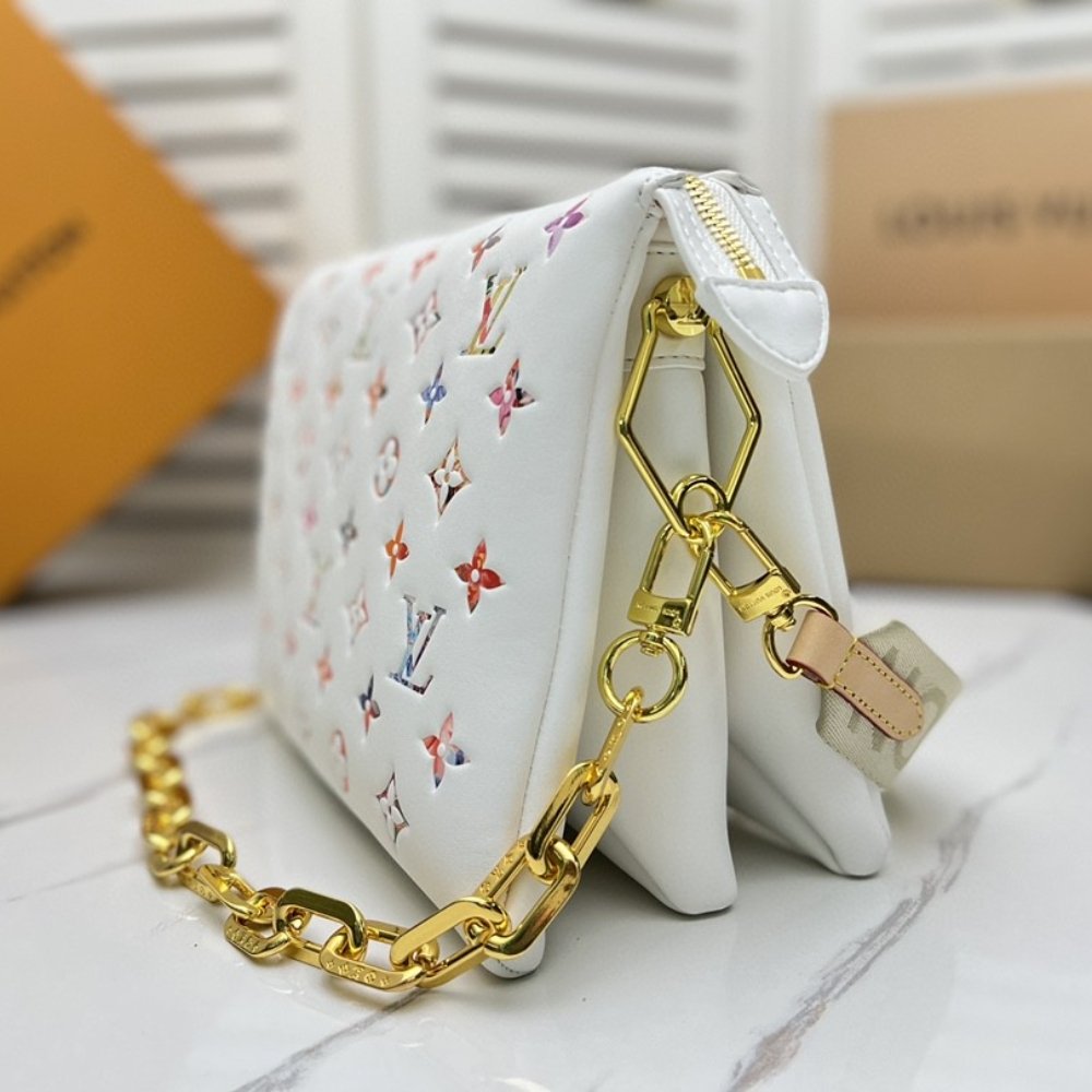 Louis Vuitton Coussin PM White 26Cm M21209