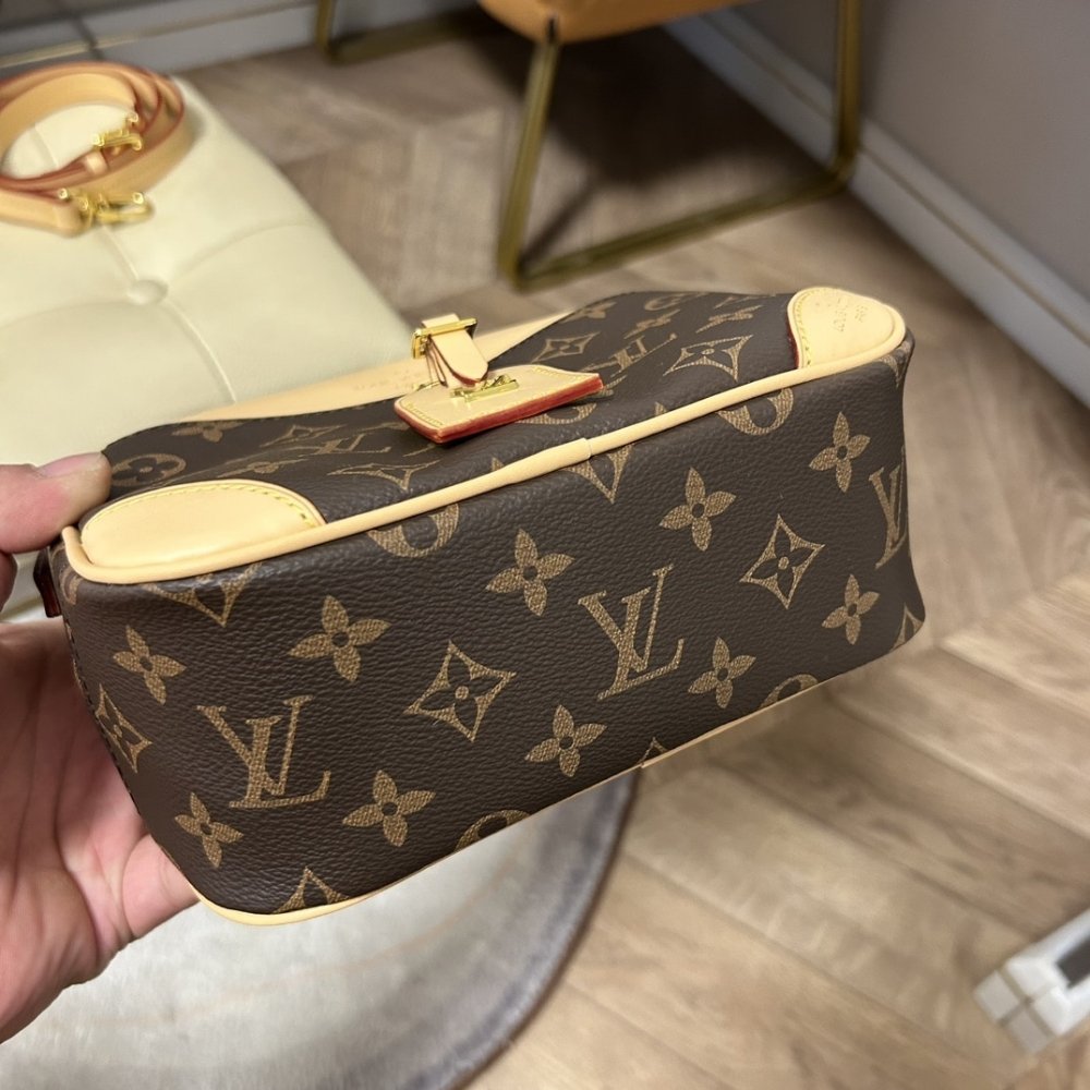 Louis Vuitton Deauville Monogram Bag Brown 19Cm M45528